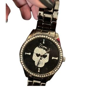 Torrid women’s skull with polka dot bow rhinestone watch & gunmetal hardware.
